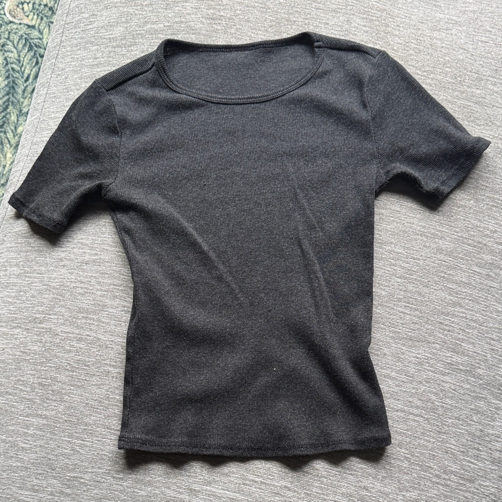 Gymshark Dark Grey Women's Ribbed Tee. Never worn. Cropped.